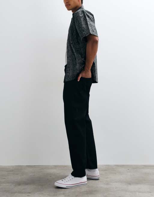 Carhartt WIP Newel Jeans mit relaxed tapered fit in schwarzer Waschung, 4 von 5
