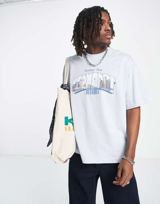 Carhartt WIP – Niebieski T-shirt z napisem „Greetings”