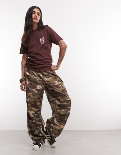 Carhartt WIP Silver Cups T-shirt i mørk bordeaux, 2 af 4