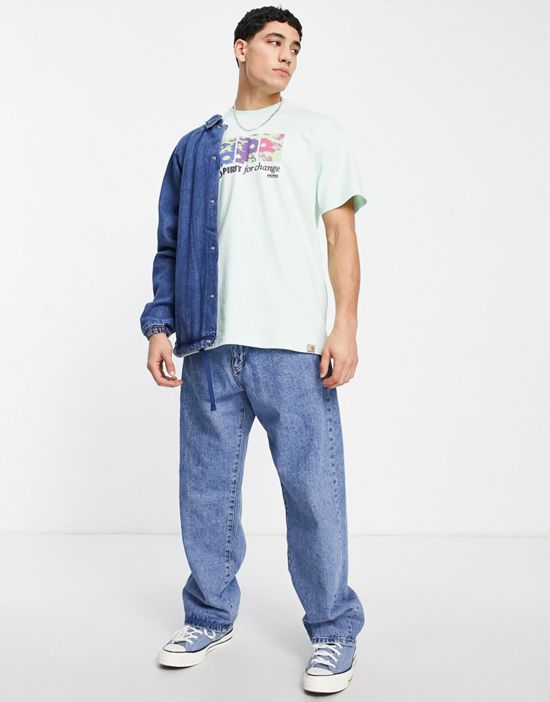 https://images.asos-media.com/products/carhartt-wip-spirit-t-shirt-in-green/202136681-4?$n_550w$&wid=550&fit=constrain