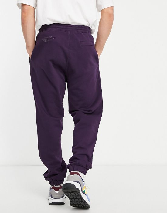 https://images.asos-media.com/products/carhartt-wip-systems-printed-sweatpants-in-purple/201007180-2?$n_550w$&wid=550&fit=constrain