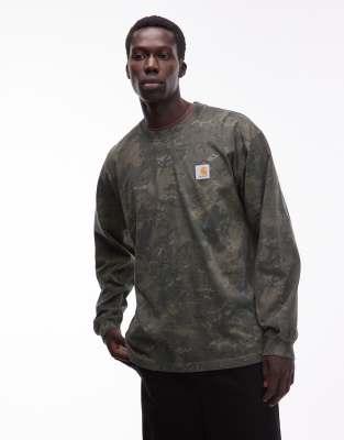 Carhartt WIP - T-shirt ample à manches longues et imprimé camouflage - Vert Camo Combi