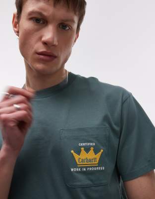 Carhartt WIP - T-shirt verde con grafica con corona sulla tasca - view 1