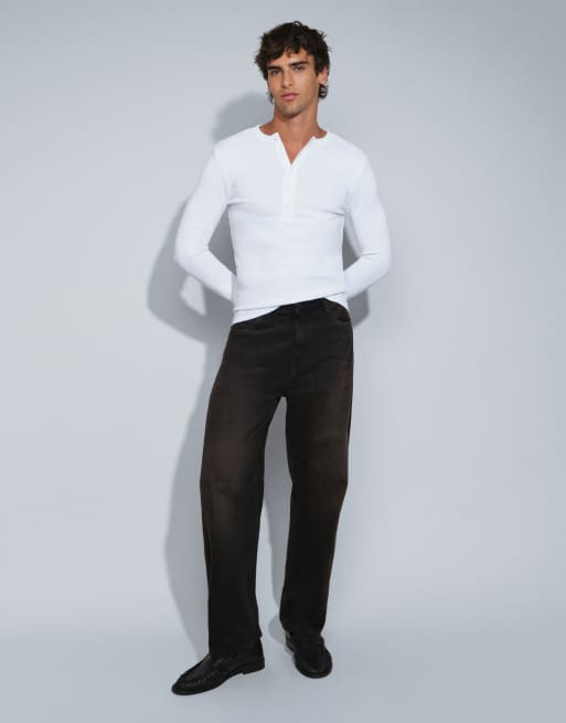 Carhartt WIP - Vaqueros Aaron tapered de corte regular en lavado negro sucio, 2 de 5