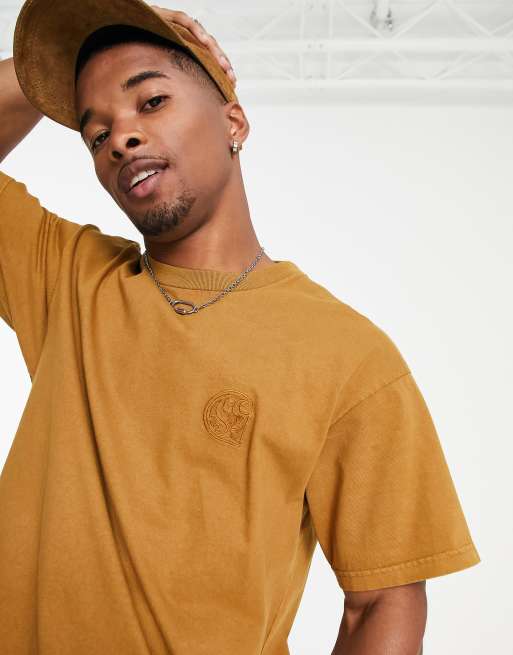 Carhartt WIP - Verse - Gyldenbrun T-shirt med mærke med patchwork-design, 3 af 4
