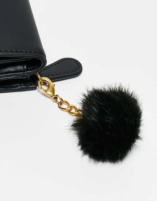Cartera negra con cremallera en el contorno y detalle de Love Moschino |