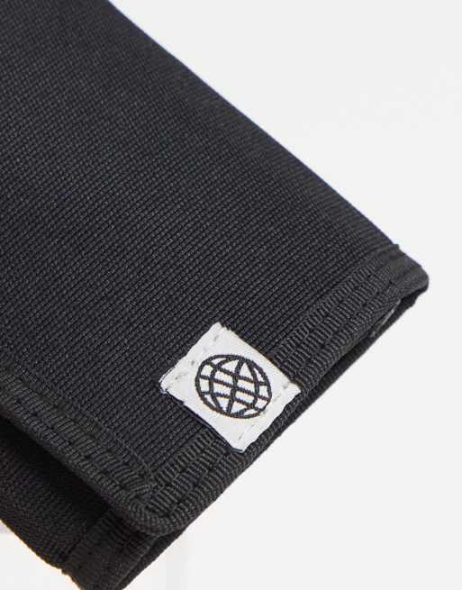 Cartera negra con detalle de refuerzos cosidos en nailon Daysocial de ASOS, 4 de 4