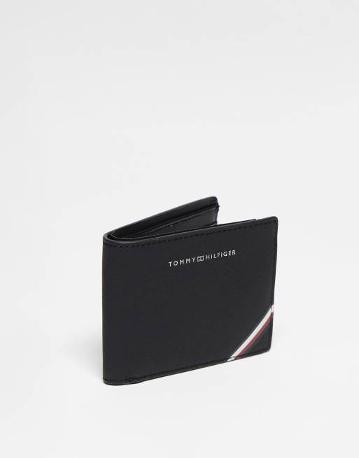 Cartera pequeña negra con logo en el centro CC de Tommy Hilfiger