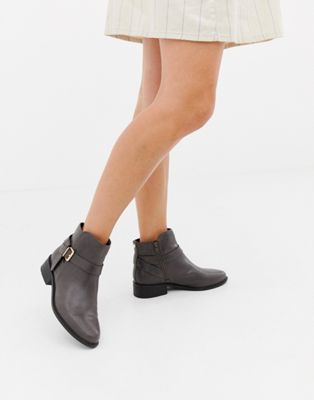 small heel chelsea boot