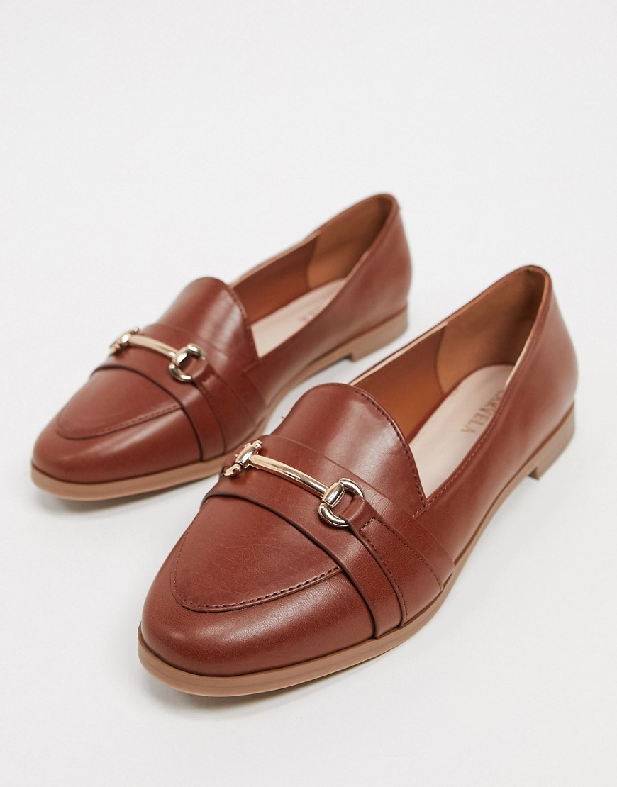 Carvela – Midas – Ljusbruna loafers med metallspänne-Guldbrun