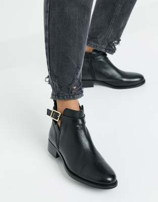 buckle carvela
