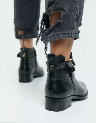 buckle carvela