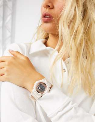 Casio - G Shock - Digitaal horloge in roze GMD-8800 | ASOS