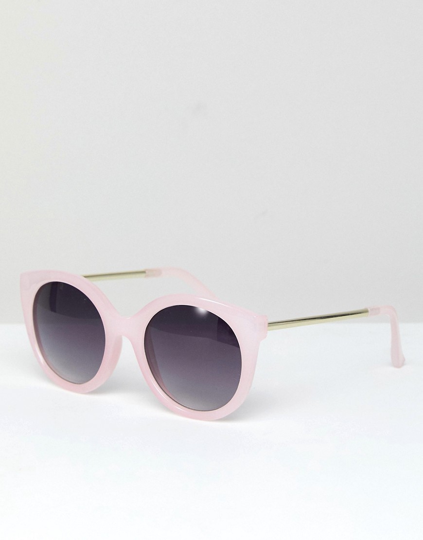 Cat-eye-solbriller med pink glas fra Jeepers Peepers