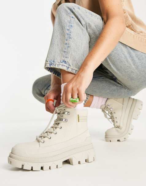 CAT Footwear – Havrefärgade canvasboots med snörning och grov sula - view 1