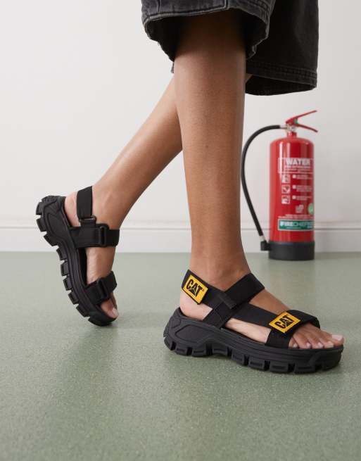 CAT – Progressor – Klobige Sandalen in Schwarz mit breiten Riemen aus Webstoff 