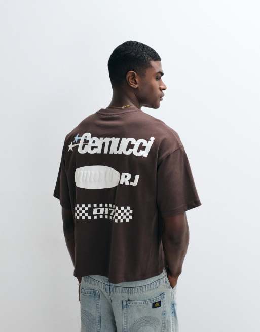 Cernucci - Camiseta marrón de corte cuadrado con estampado gráfico en la espalda "Motosports", 4 de 5