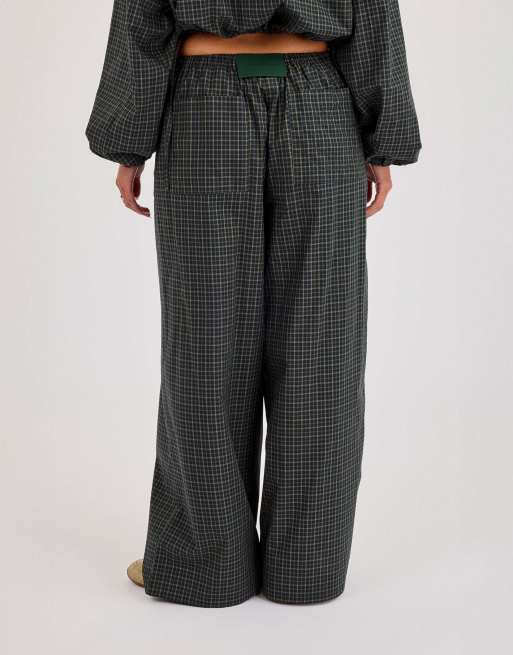 Cernucci Check wide leg trouser in green, 3 of 4
