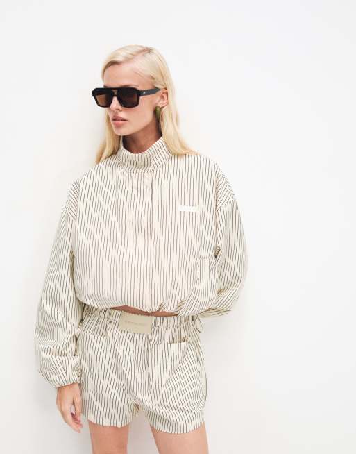 Cernucci - Coordinato in nylon color limone a righe con pantaloncini e giacca con collo a imbuto