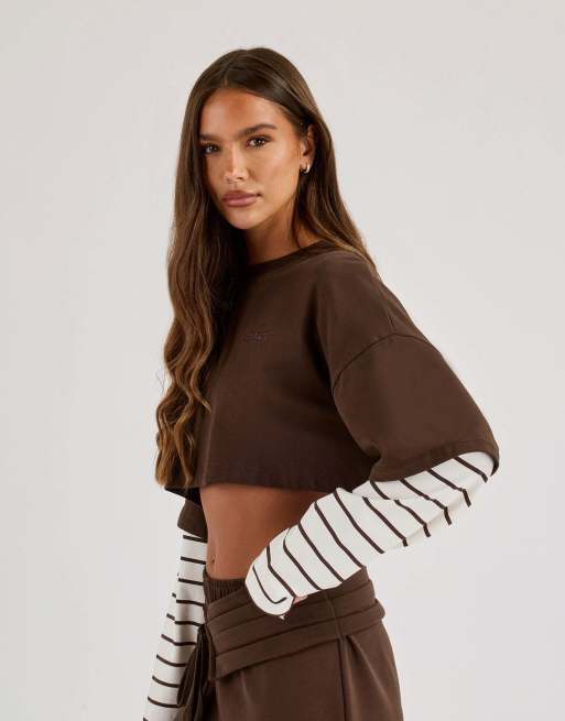 Cernucci Faux stripe layered cropped t-shirt in brown, 2 of 5