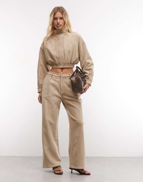 Cernucci Jacke aus Wildlederoptik mit kurzem Schnitt und Stehkragen im Set in Beige - view 1