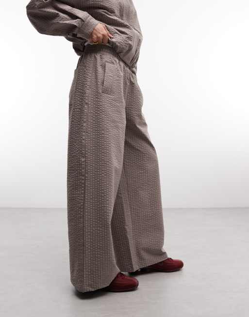 Cernucci - Coordinato in nylon beige a quadri piccoli con pantaloni e giacca con collo a imbuto, 3 di 3