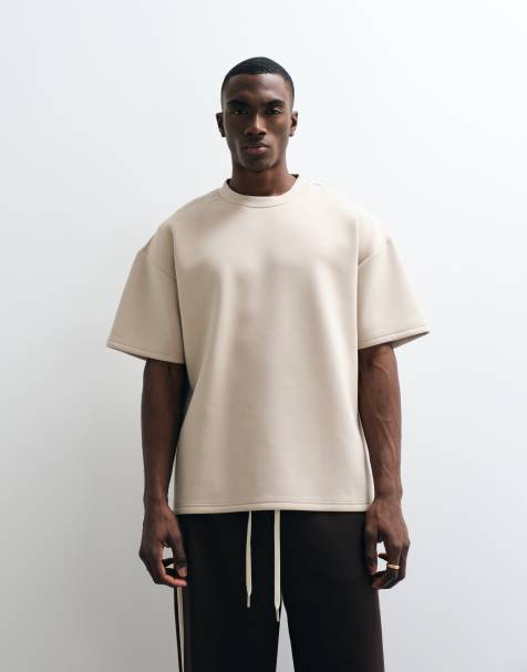 Cernucci – Kamiennobeżowy T-shirt o pudełkowym kroju oversize z materiału w stylu scuba - view 1
