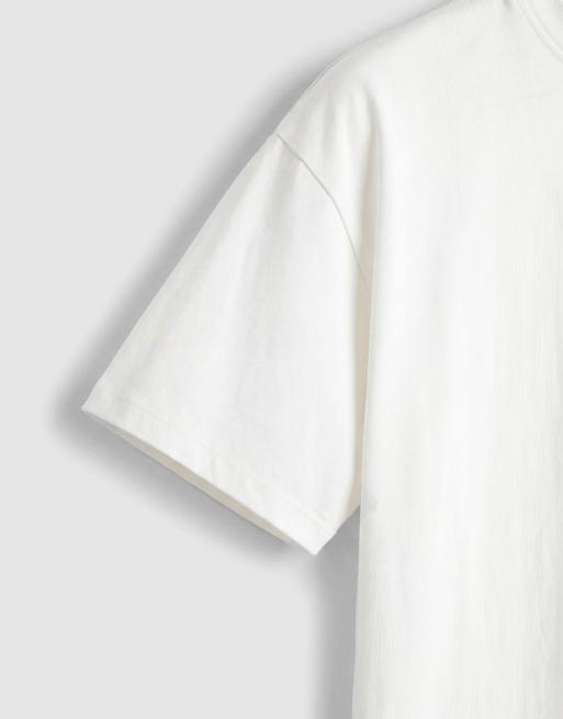 Cernucci – Oversize-T-Shirt in Wollweiß mit mehrlagigem Logo-Sticker-Print auf dem Rücken, 9 von 9