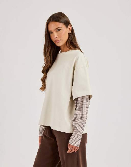 Cernucci Oversized layered check sleeve t-shirt in beige, 2 of 4