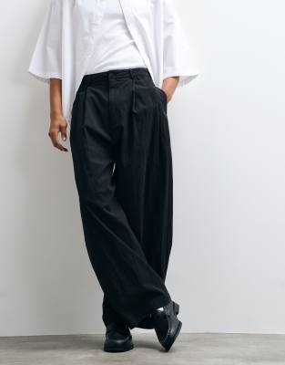 Cernucci Pleated Barrel Leg Trousers In Black