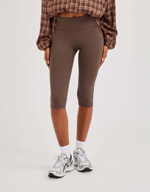 Cernucci Sculpting capri pant in brown, 3 of 4