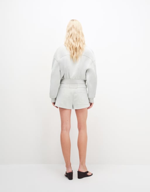 Cernucci shorts co-ord van imitatiesuède in lichtblauw, 4 van 9