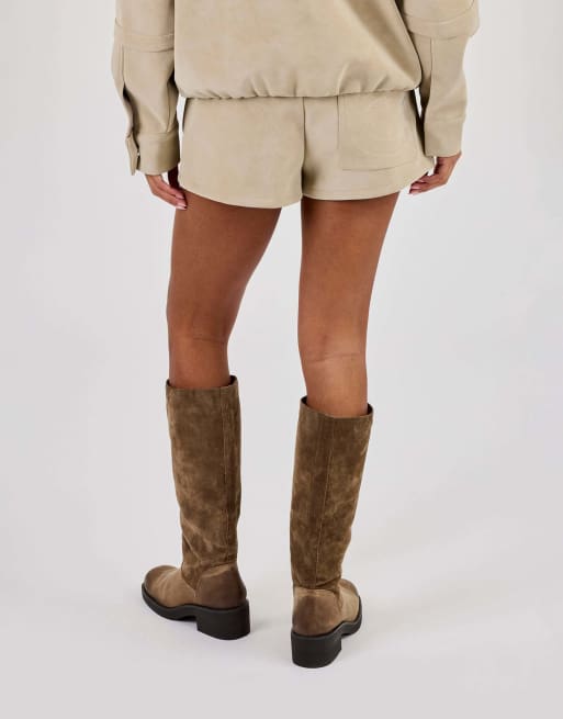 Cernucci Suede micro short in beige, 4 of 4