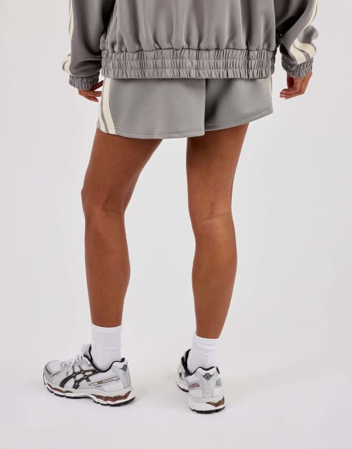 Cernucci Taping shorts in grey, 3 of 4