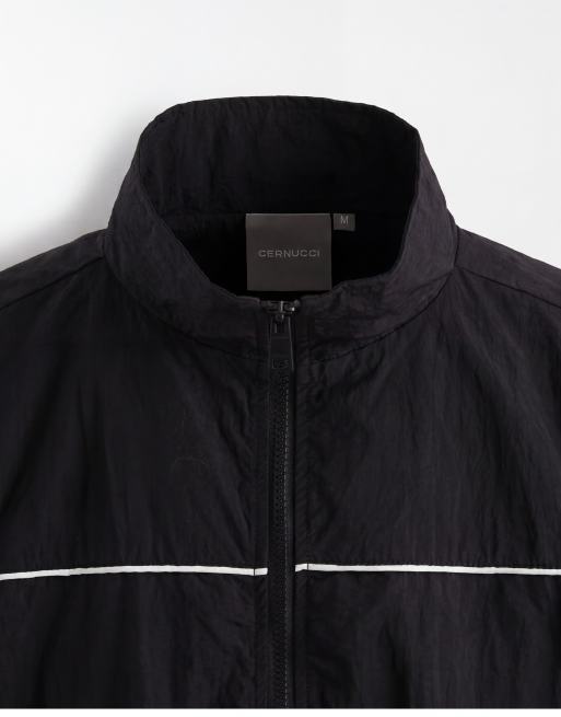 Cernucci - Trainingsjack van nylon met opstaande boord en logoprint op de achterkant in zwart, 9 van 9