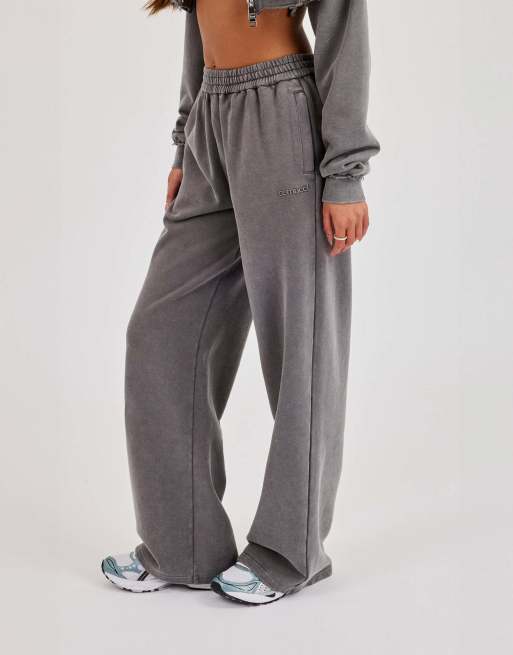 Cernucci Washed logo wide leg jogger in grey, 3 of 4