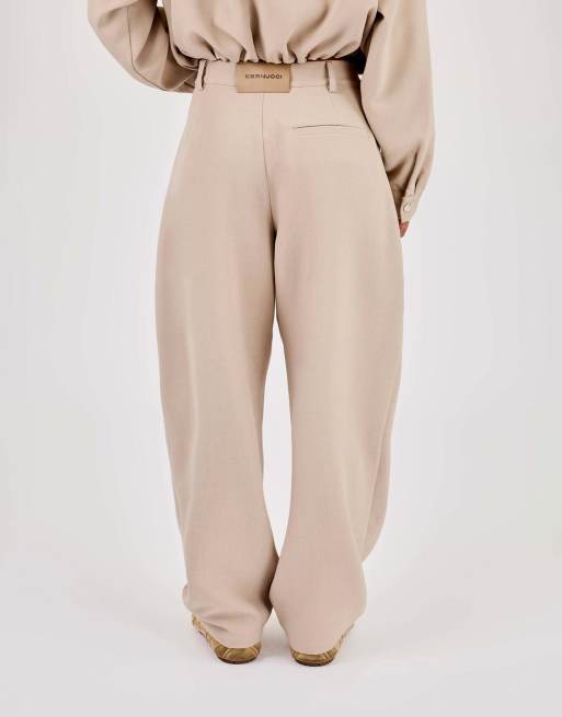 Cernucci Woven barrell leg trouser in beige, 3 of 4