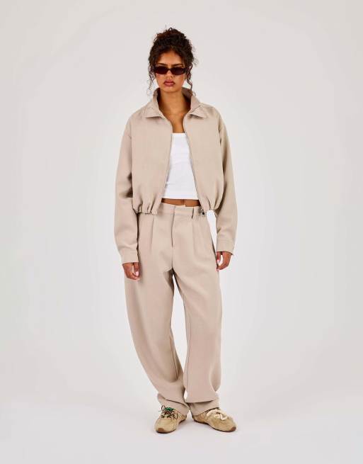 Cernucci Woven barrell leg trouser in beige, 4 of 4