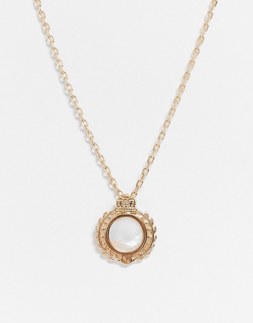 Chained & Able – Guldfärgad halskedja med pärlhänge