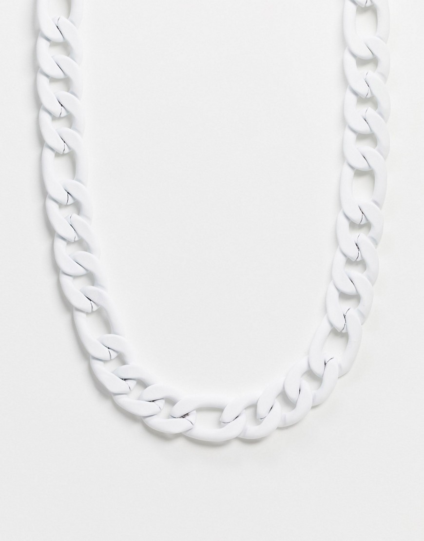 Chained & Able – Vit grov halskedja med guldspänne