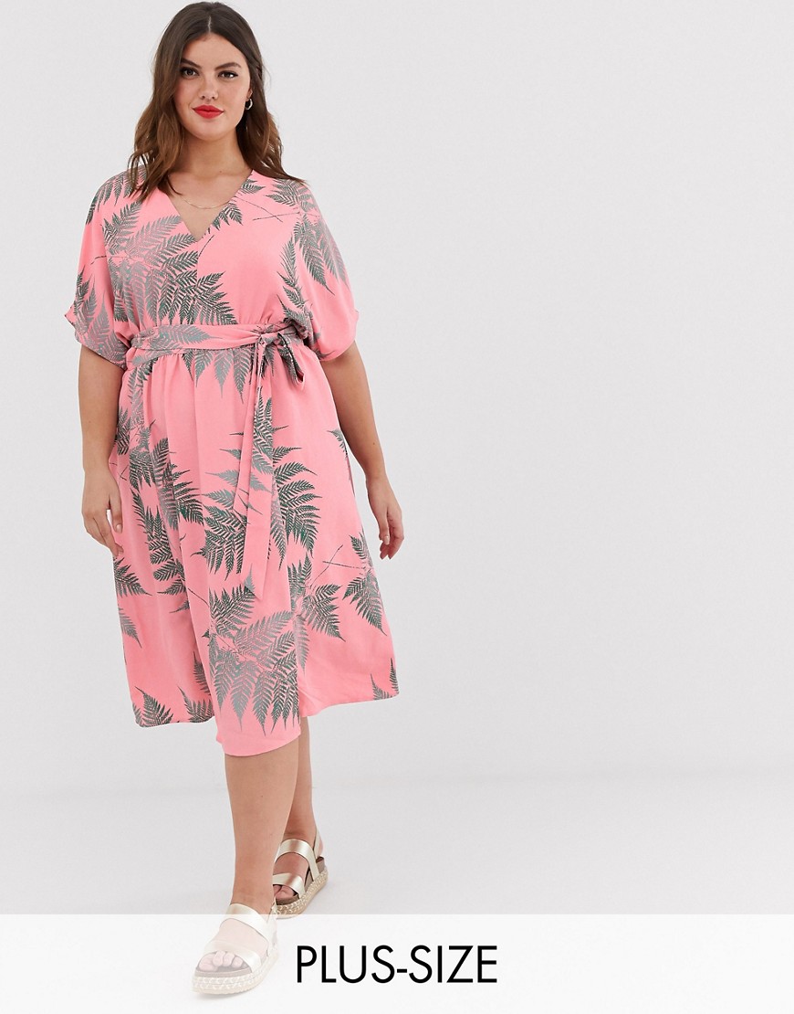 фото Чайное платье миди с завязкой на талии и пальмовым принтом glamorous curve-розовый