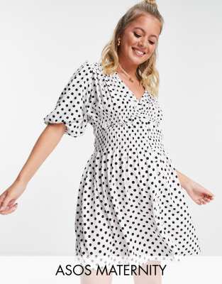 фото Чайное присборенное платье мини с принтом в черно-белый горошек asos design maternity-разноцветный asos maternity