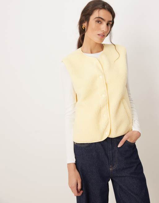 Chaleco amarillo pastel de borreguito tipo peluche de JDY