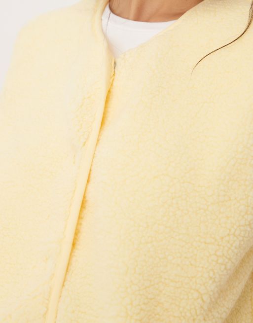 Chaleco amarillo pastel de borreguito tipo peluche de JDY, 4 de 4