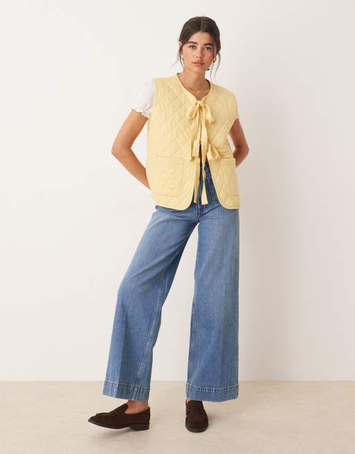 Chaleco amarillo pastel guateado de Miss Selfridge, 2 de 4