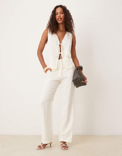 Chaleco blanco marfil anudado en la parte delantera de mezcla de lino de ASOS DESIGN (parte de un conjunto), 2 de 4