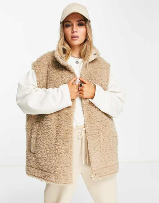 Chaleco color camel extragrande de borreguito de ASOS DESIGN