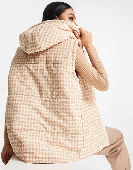 Chaleco color crema acolchado con estampado de pata de gallo