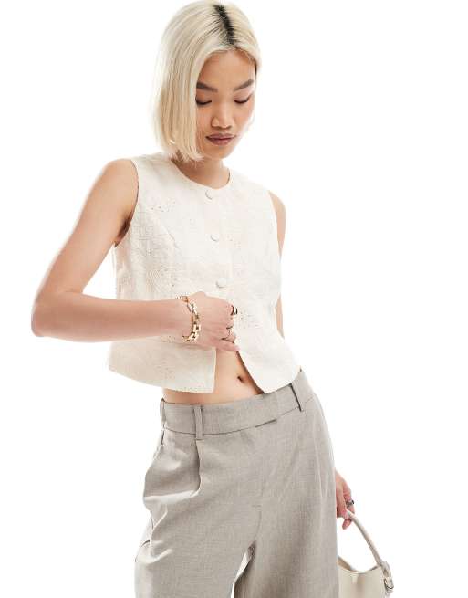 Chaleco color crema con bordados de Vero Moda