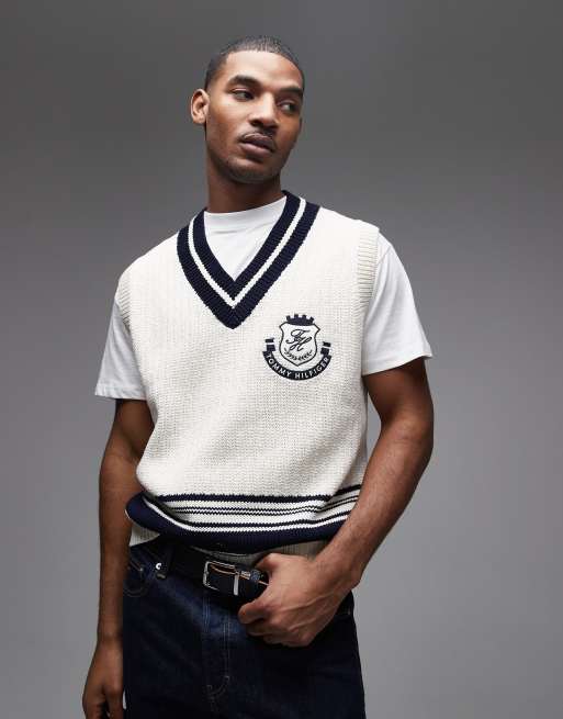 Chaleco color crema con cuello de pico Athleisure de Tommy Hilfiger